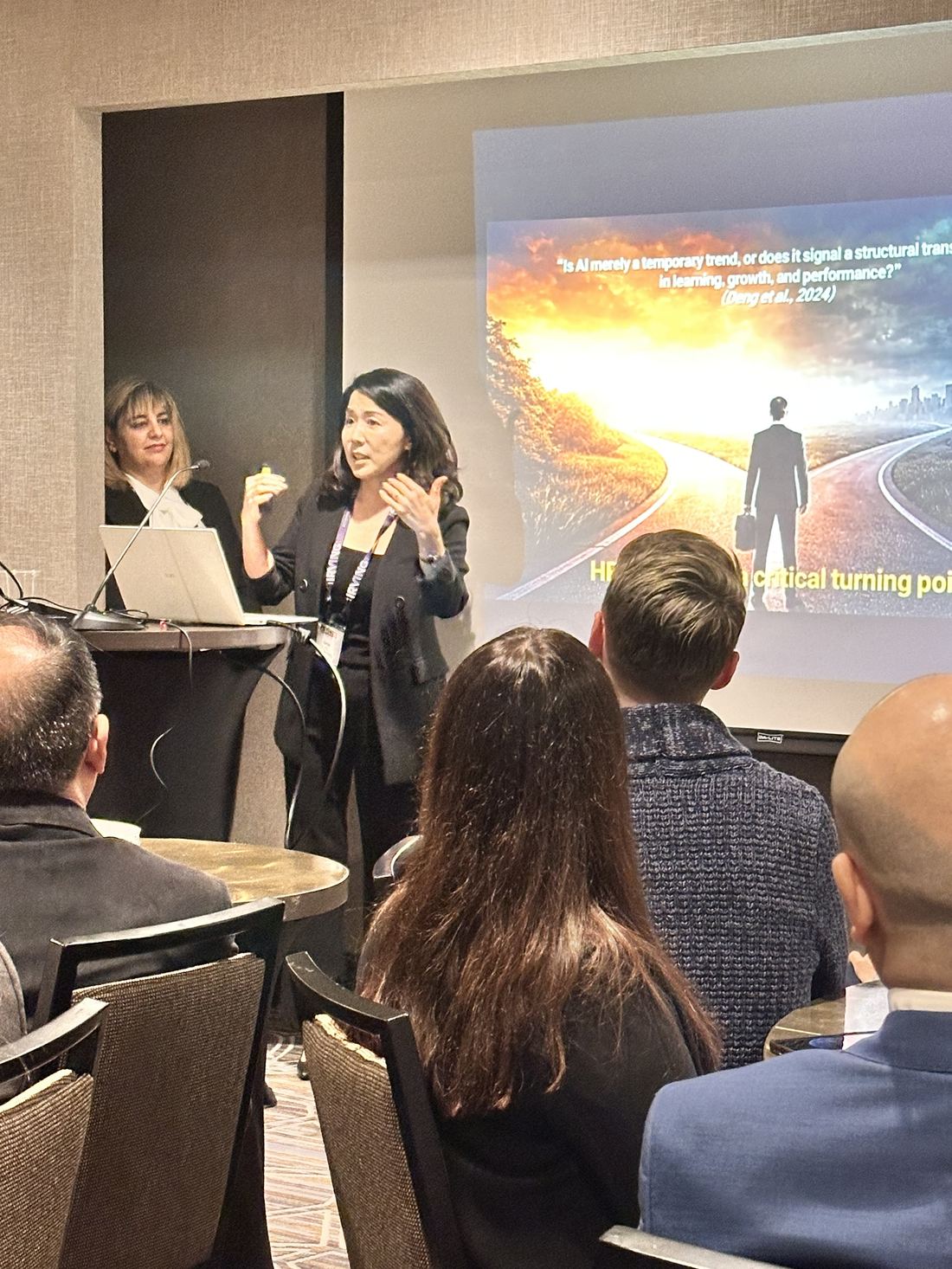 Sumi Lee presenting on AI's structural impact on HRD at an academic conference